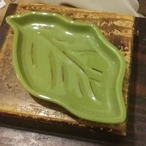 Tastefully simple leaf dish